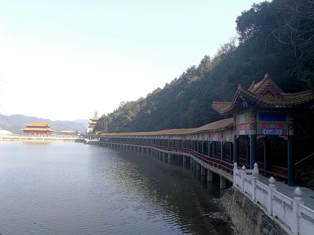 Trường sở như hoàng cung, giảng dạy như thiết triều Trường sở như hoàng cung, giảng dạy như thiết triều